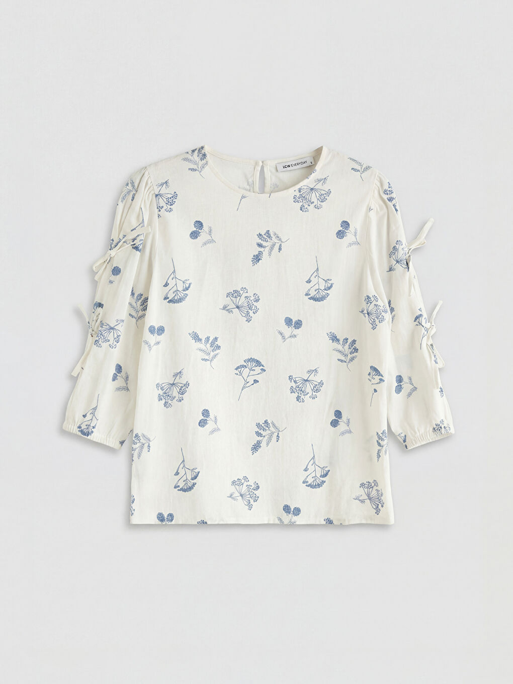 بلوزة مزهرة بياقة دائرية مع أربطة