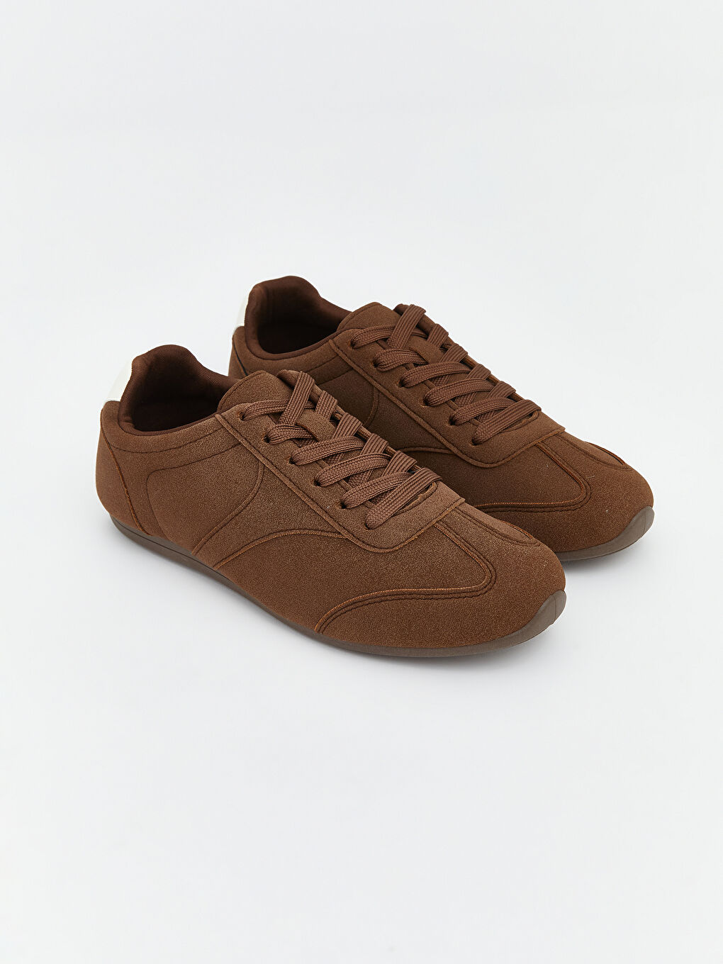 أحذية رياضية بني امرأة