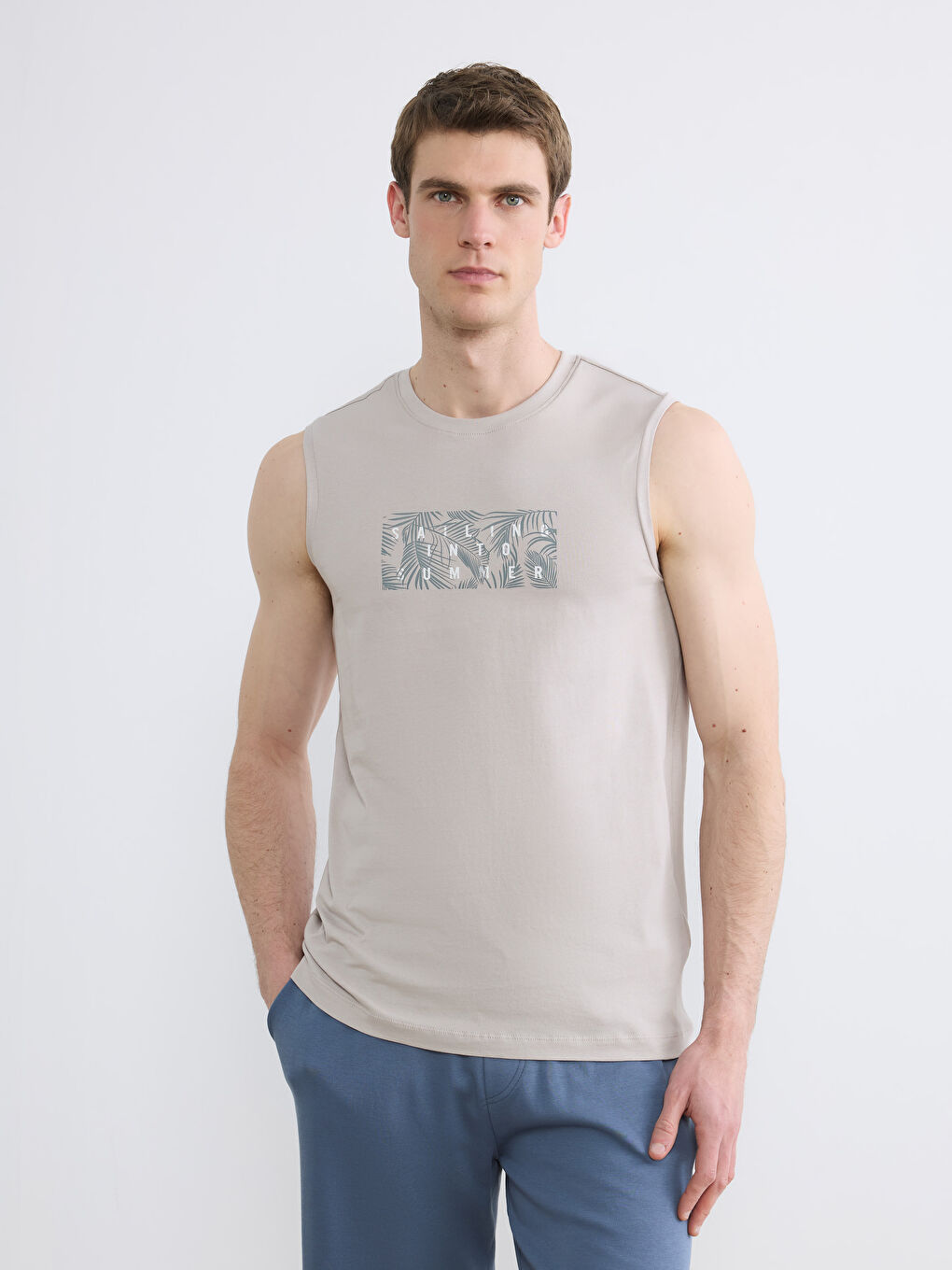 قميص داخلي بدون أكمام