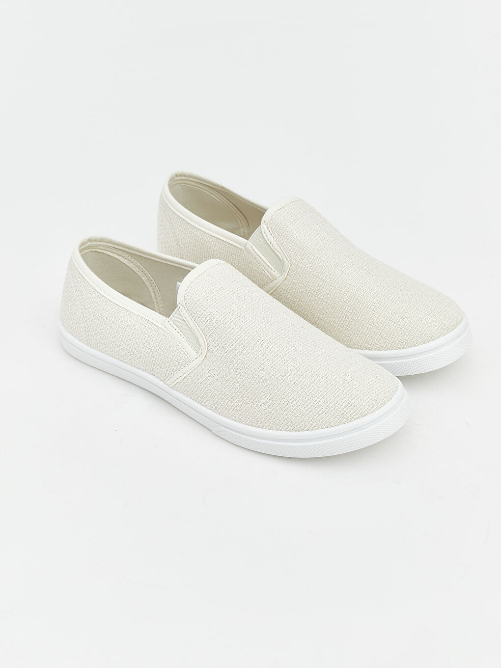 أحذية رياضية مفصلة للسيدات