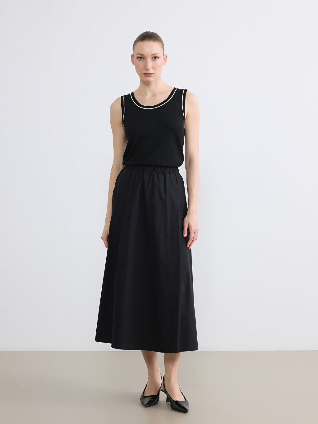 Siyah U Yaka Kadın Triko Kazak-1