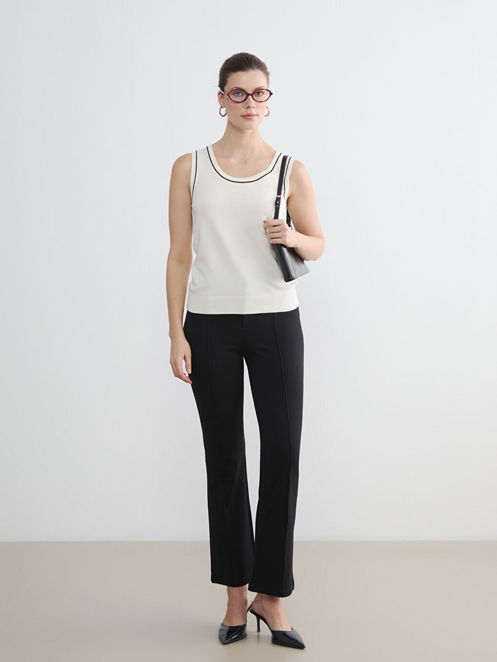 Beyaz U Yaka Kadın Triko Kazak-1