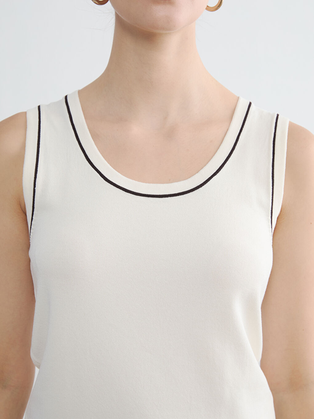 Beyaz U Yaka Kadın Triko Kazak-2