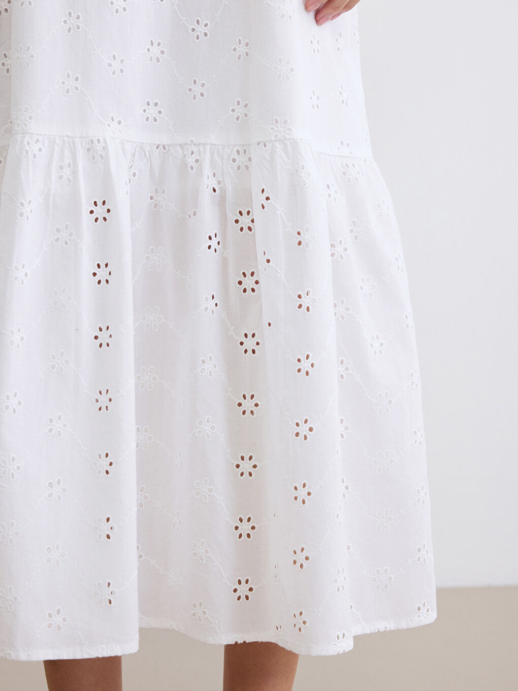 Ekru İp Askılı A Kesim Brode Elbise-2