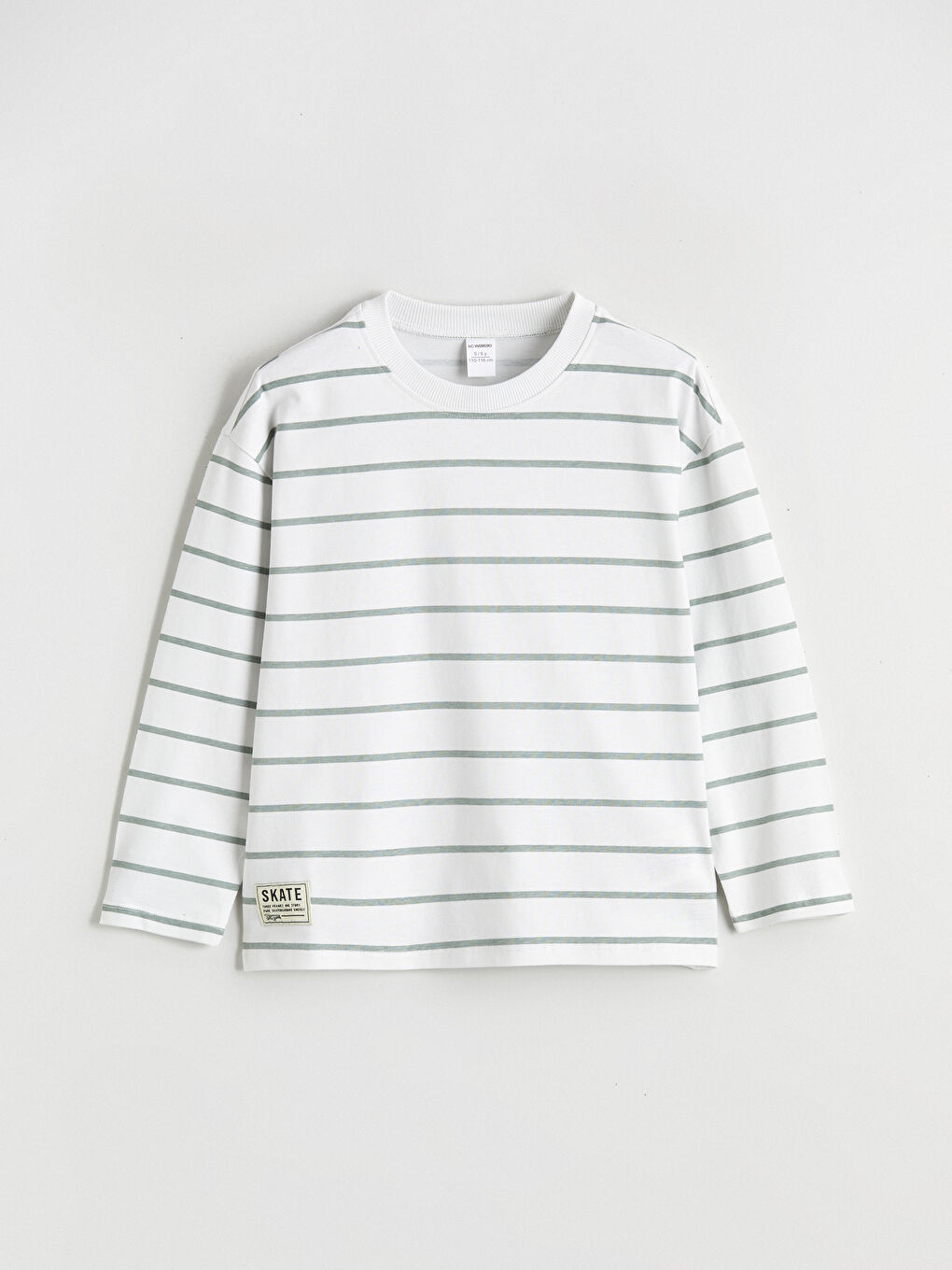 تیشێرت سه‌وز کوڕ