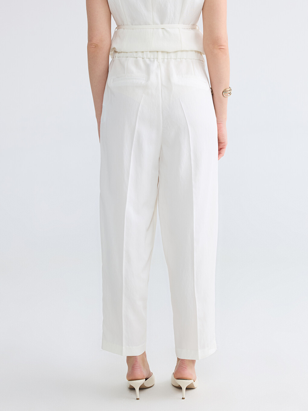 Pantalon en Tissu Plissé Coupe Carotte Femme-3