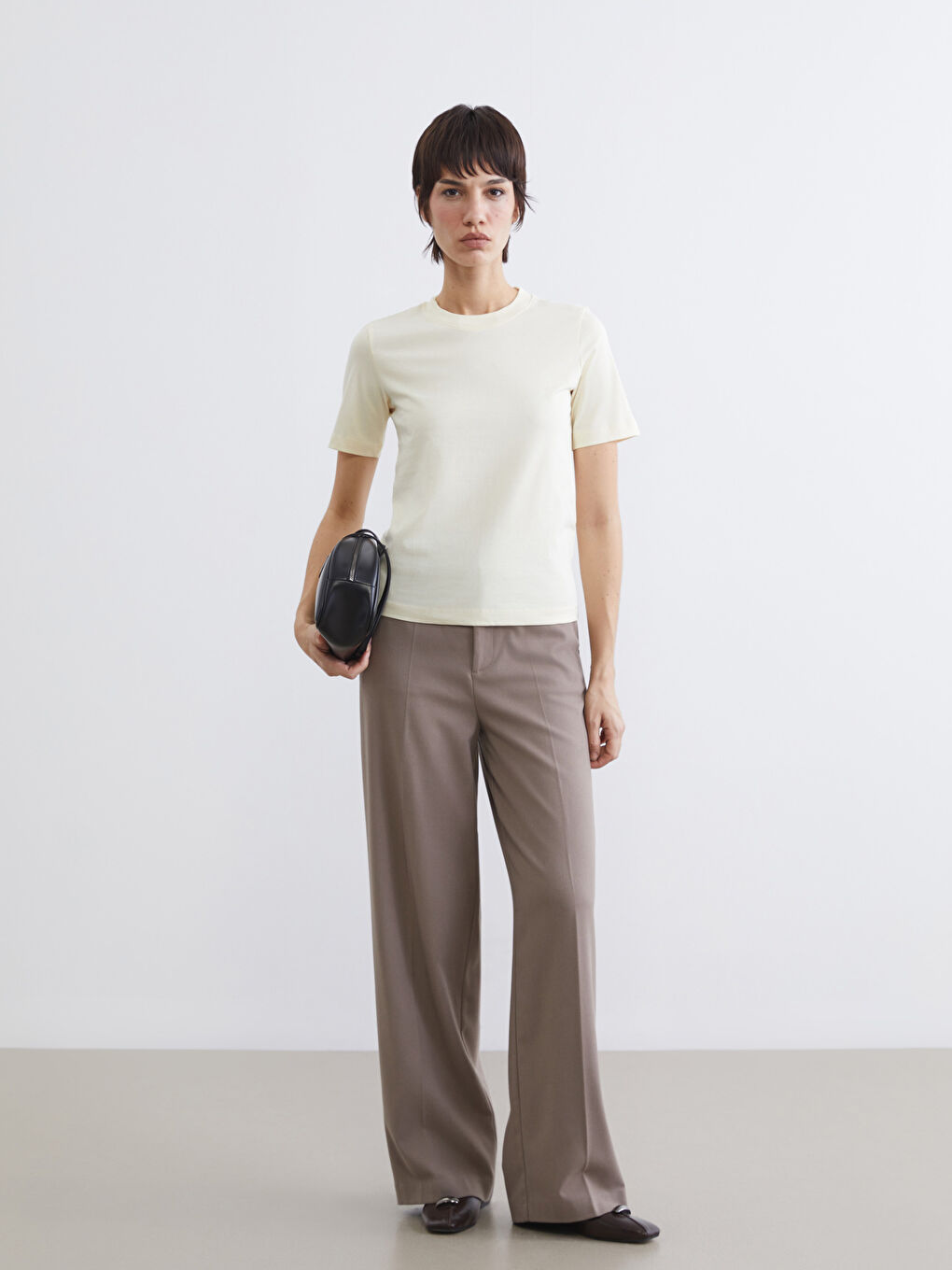 Bej Bisiklet Yaka Kadın Tişört	-1