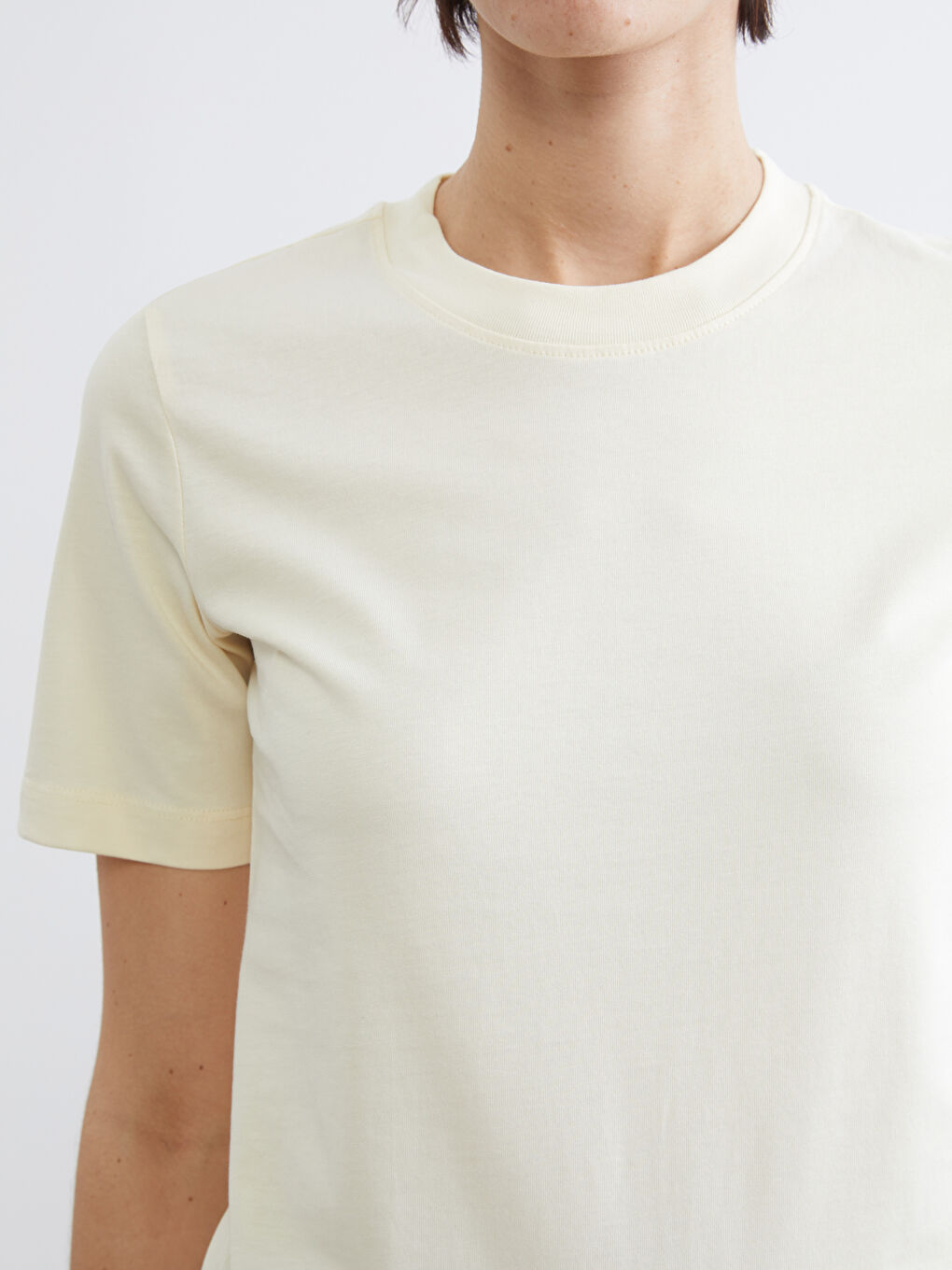 Bej Bisiklet Yaka Kadın Tişört	-2