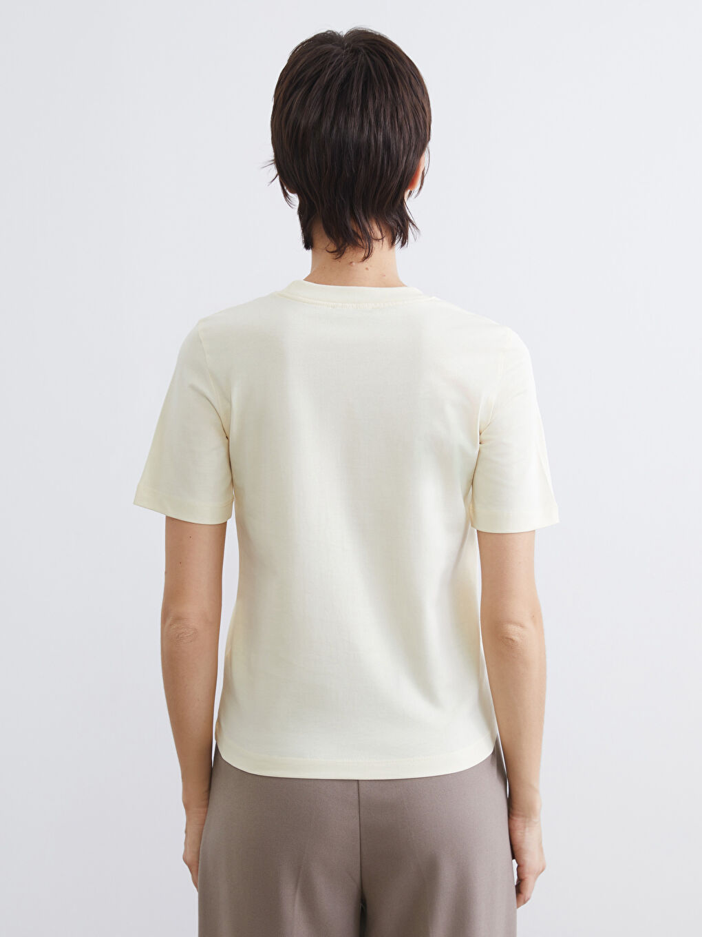 Bej Bisiklet Yaka Kadın Tişört	-3