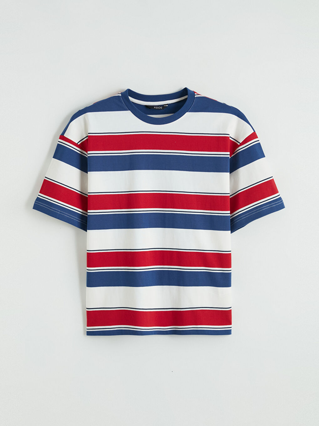 Kırmızı Bisiklet Yaka Çizgili Erkek Tişört