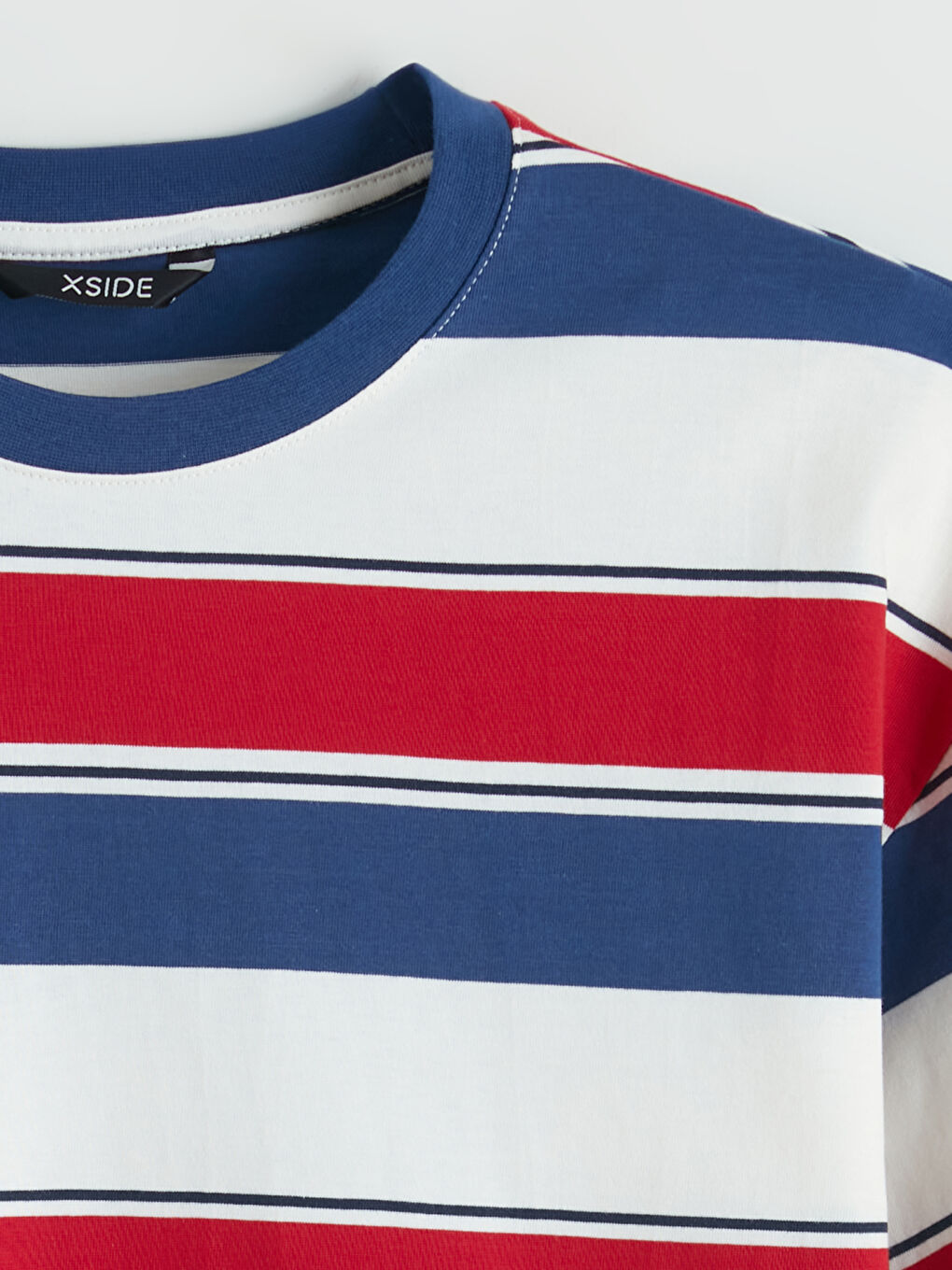 Kırmızı Bisiklet Yaka Çizgili Erkek Tişört-1