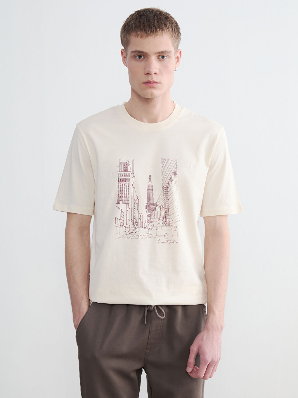 Bej Bisiklet Yaka NYC Baskılı Erkek Tişört