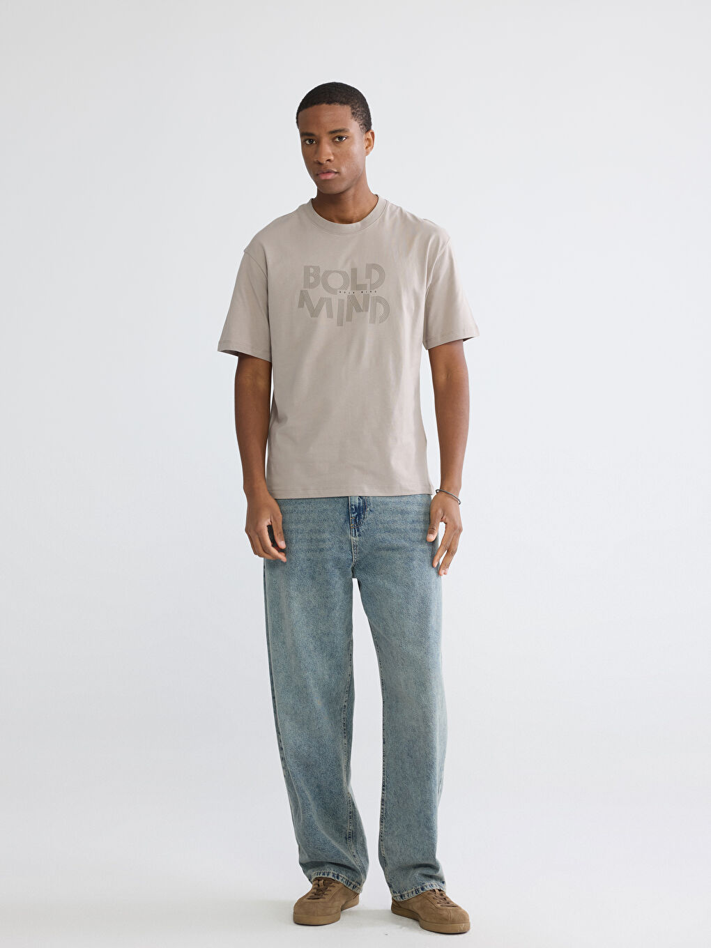 Bej Bisiklet Yaka Baskılı Penye Erkek Tişört-1