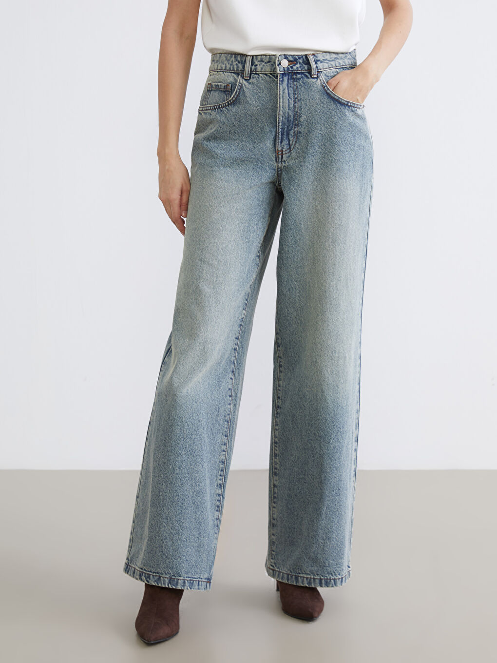 ქალი მუქი ლურჯი ჯინსი-1