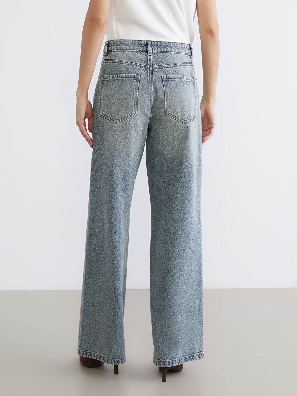 ქალი მუქი ლურჯი ჯინსი-3