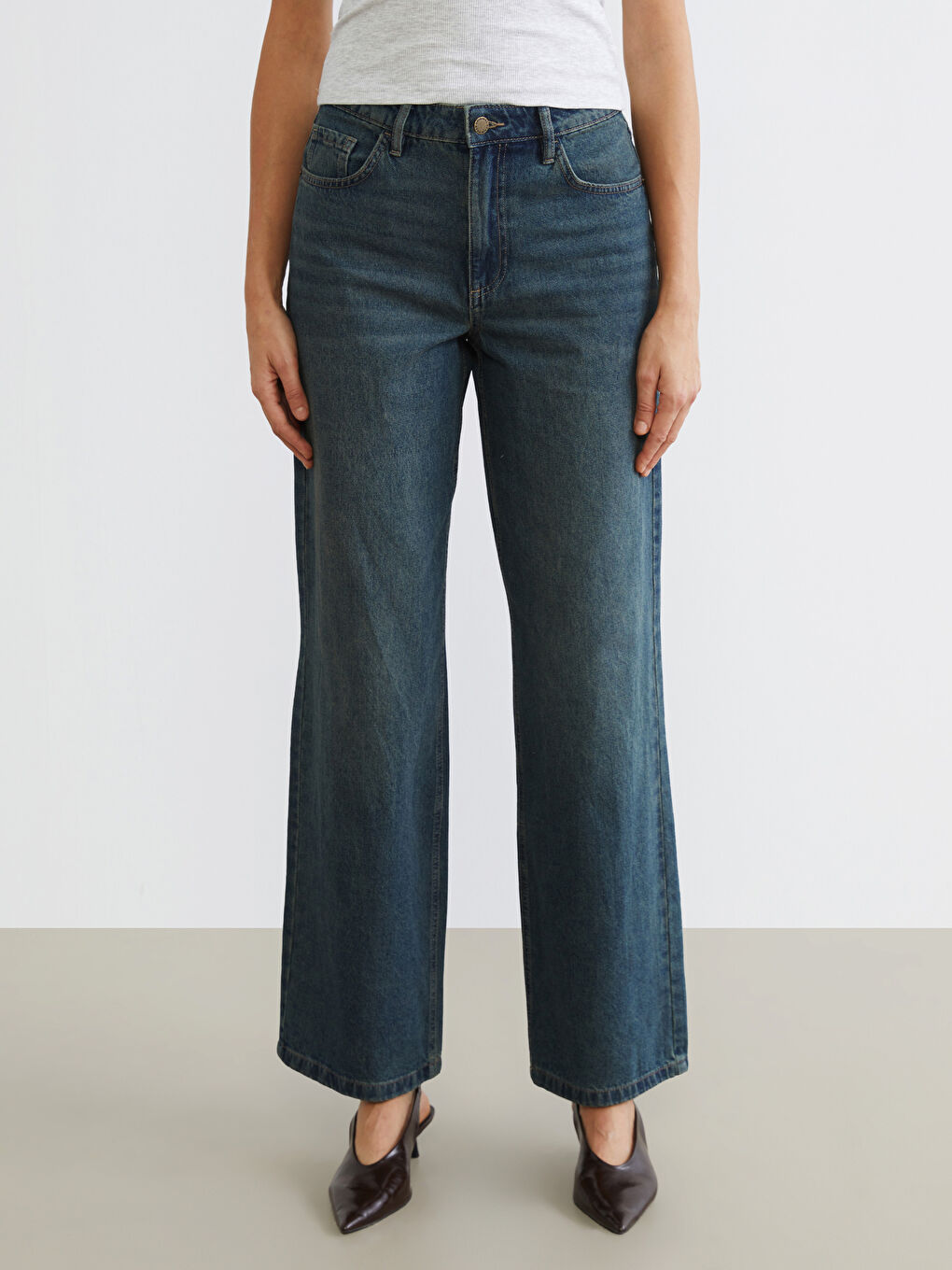 ქალი მუქი ლურჯი ჯინსი-1