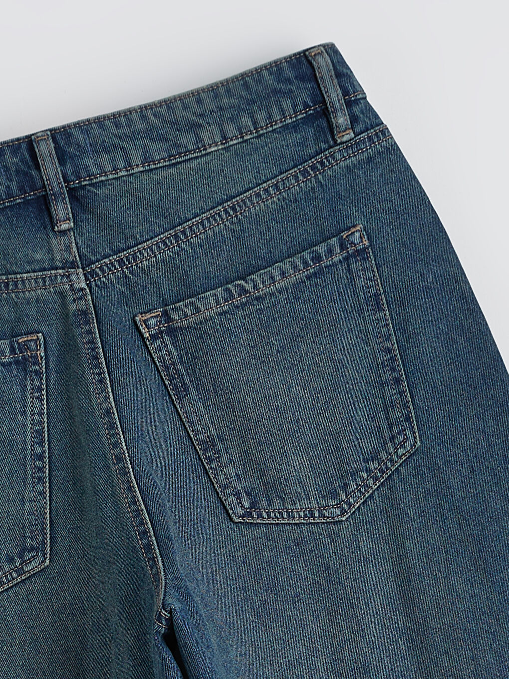 ქალი მუქი ლურჯი ჯინსი-5