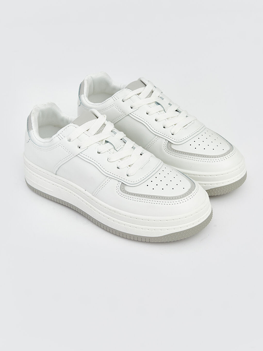 أحذية رياضية أبيض امرأة