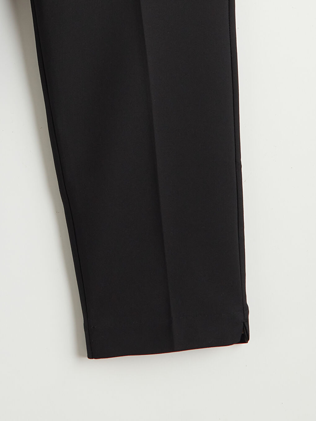 Belted Carrot Fit Women's Fabric Trousers-5