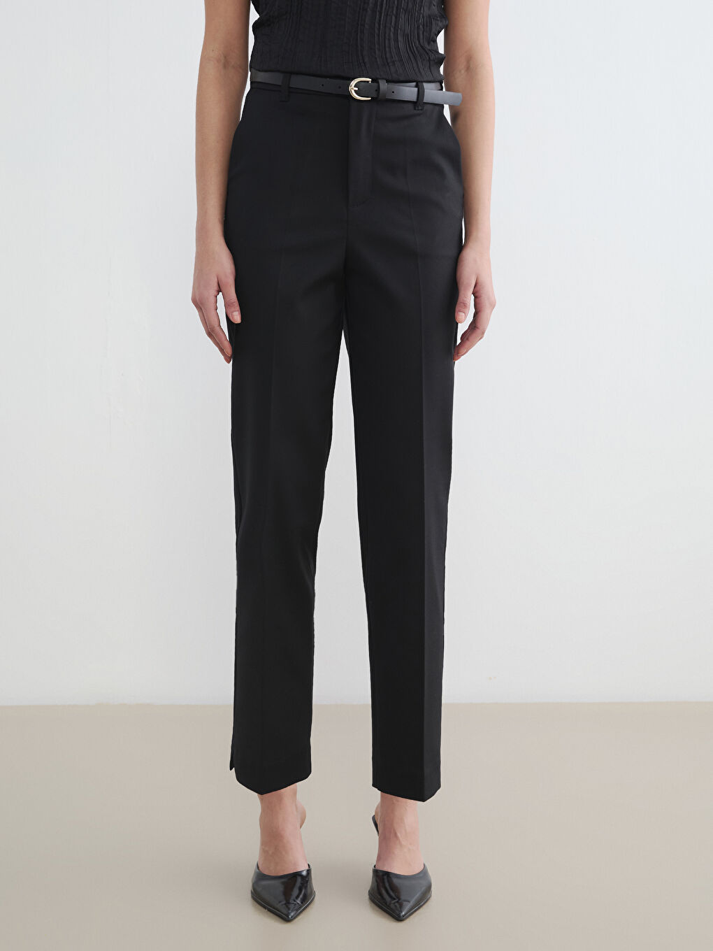 Belted Carrot Fit Women's Fabric Trousers-1