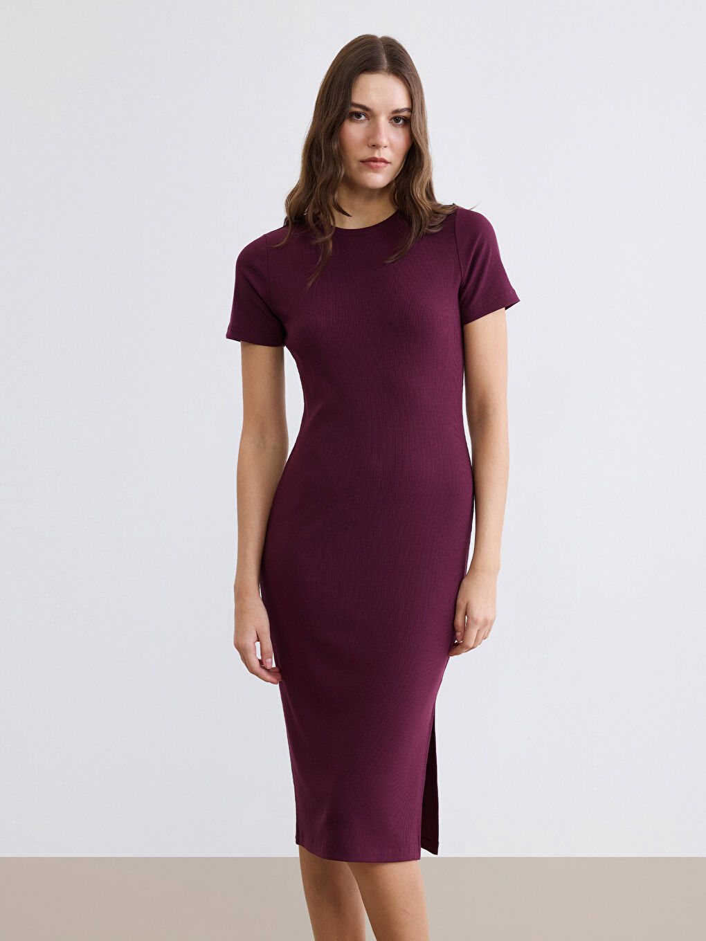 Жена Червено Рокля