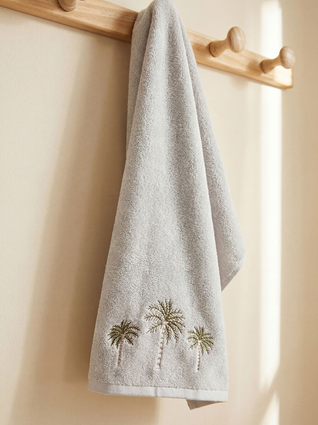 Лицевое полотенце с цветочной вышивкой 50x80 см