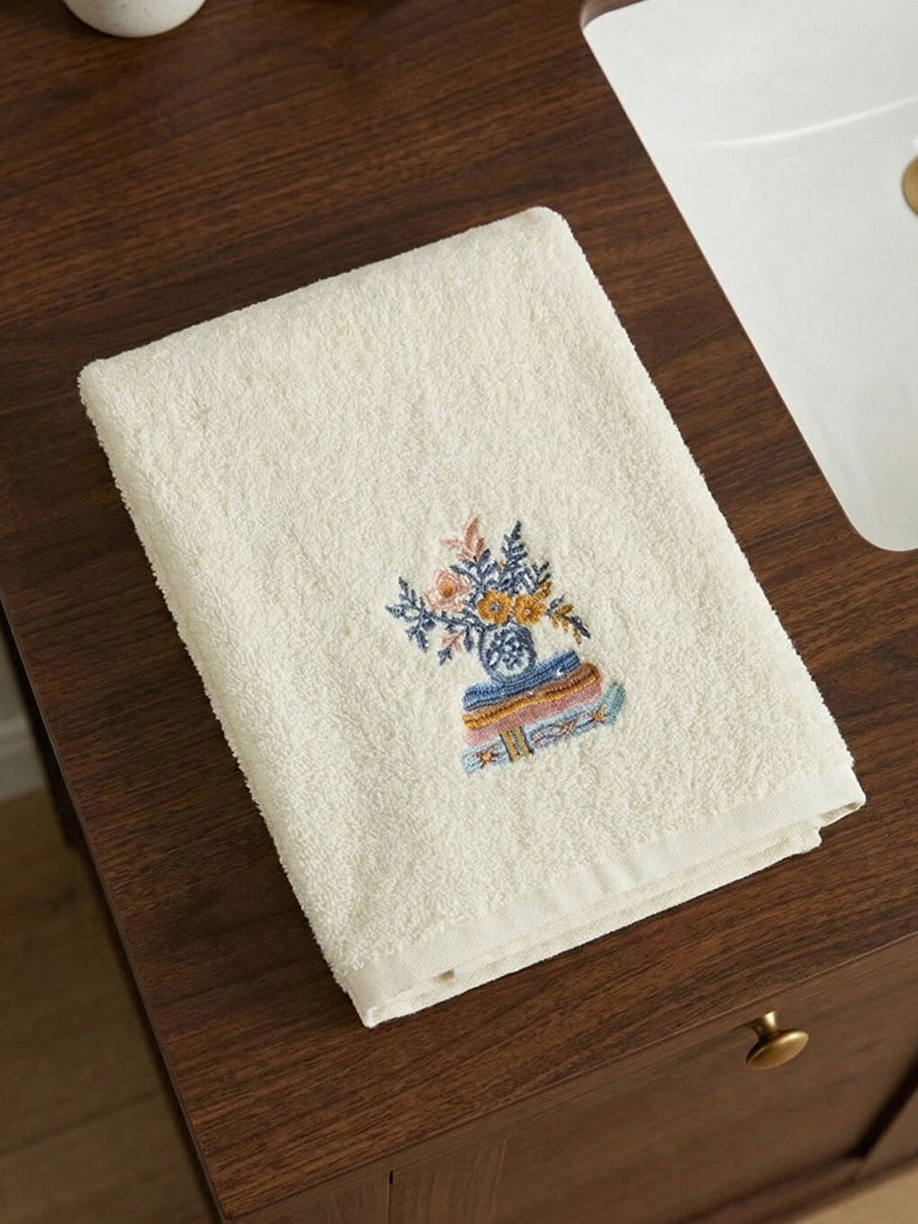 Ekru Nakışlı Yüz Havlusu 50x80 cm-1