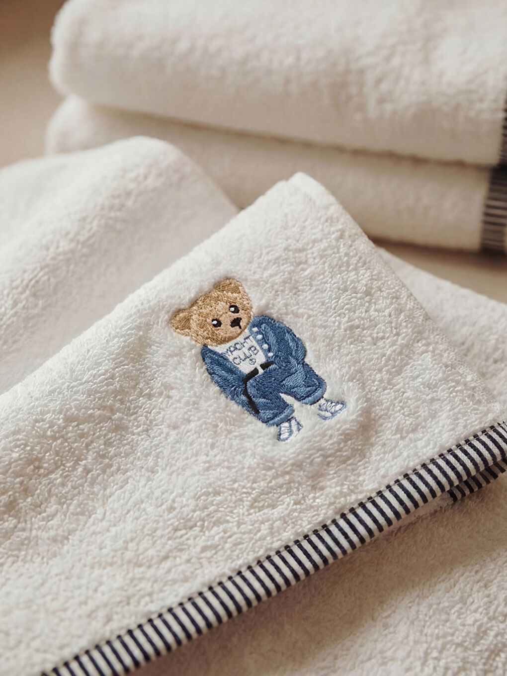 Beyaz Ayı Teddy Nakışlı Yüz Havlusu 50x80 cm-1