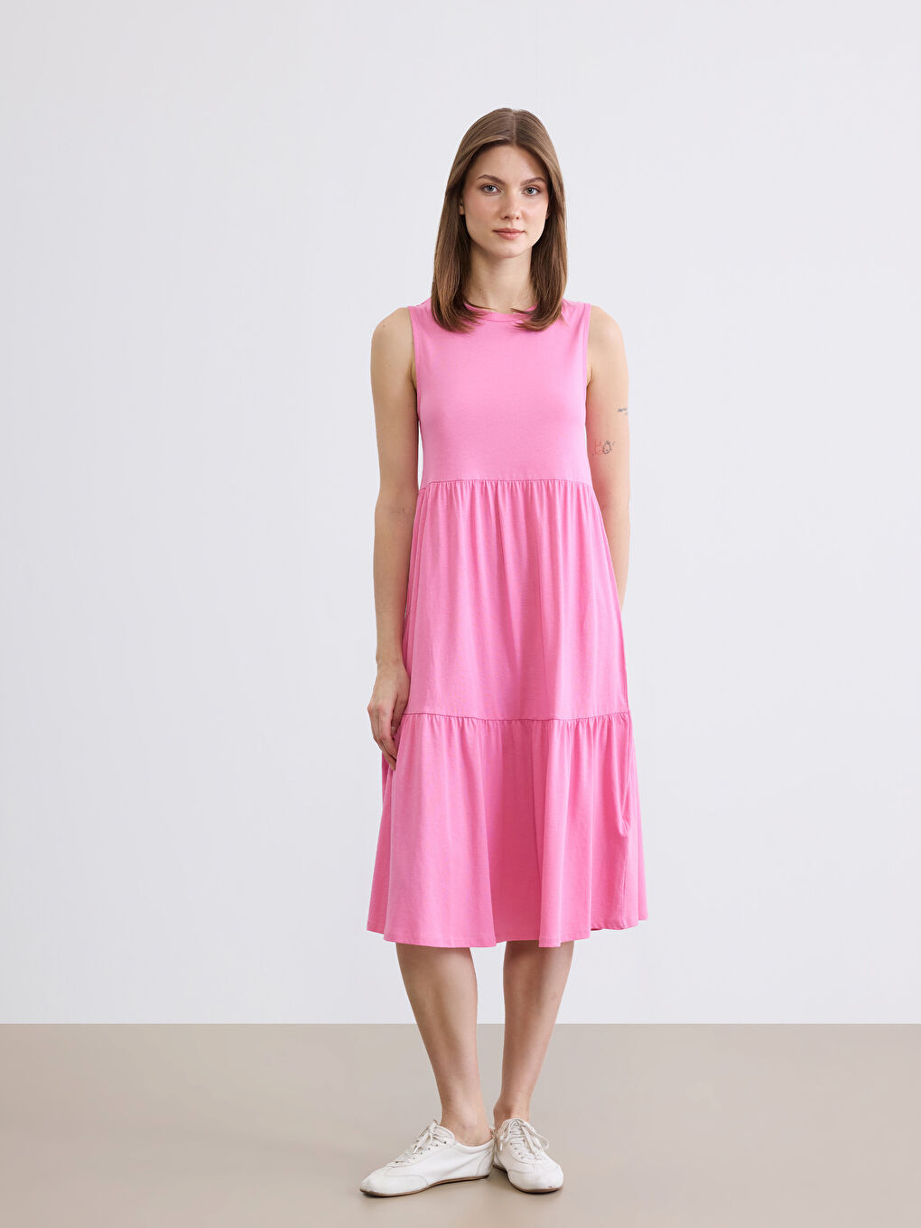 Многослойное платье с круглым вырезом-1