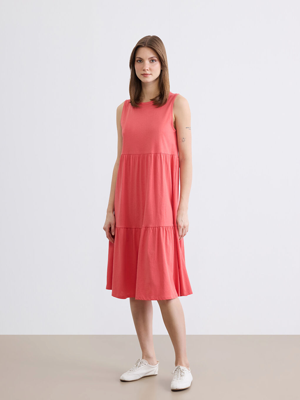 Многослойное платье с круглым вырезом-1