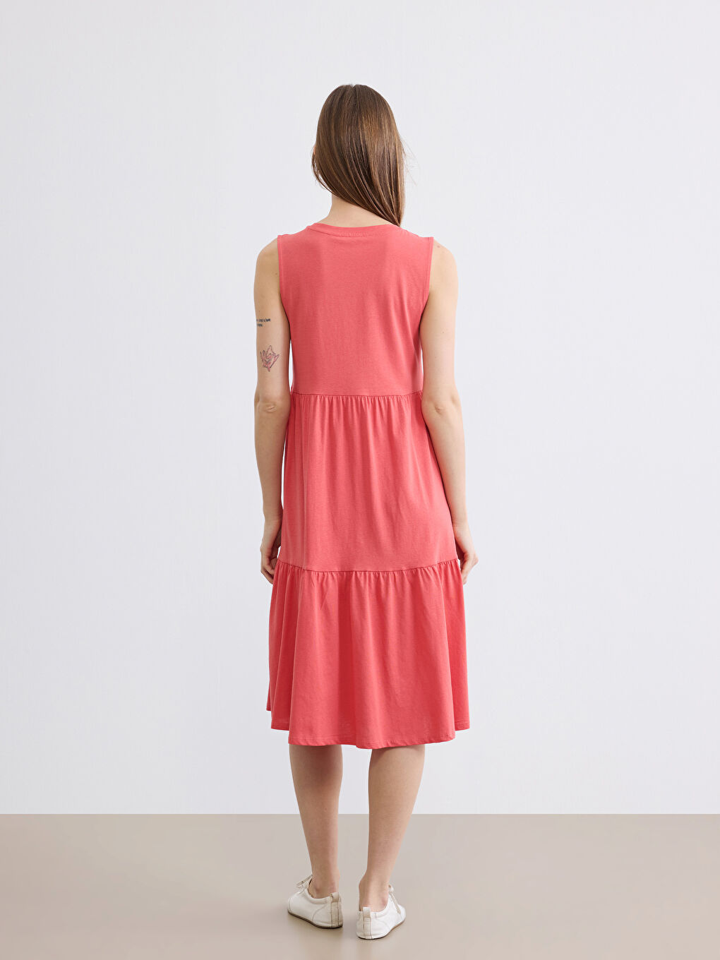 Многослойное платье с круглым вырезом-3