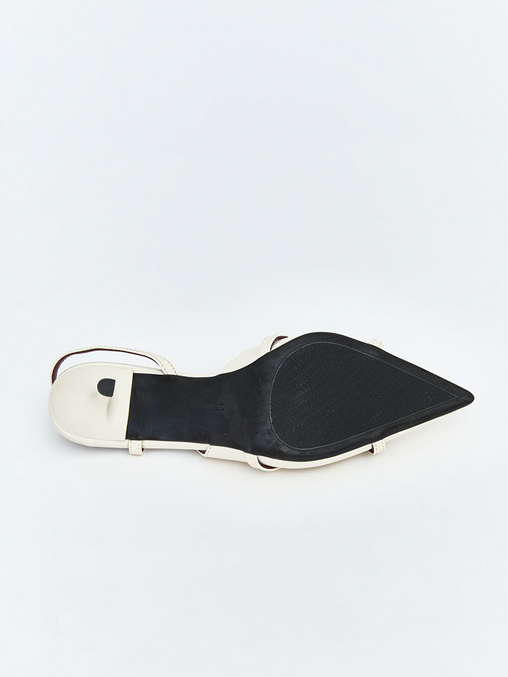 Pointed-toe women's heels.-3