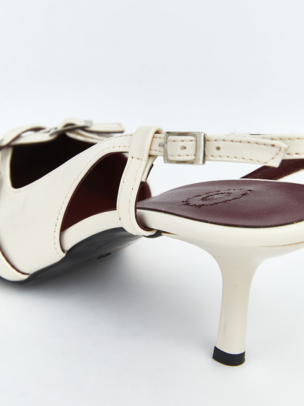 Pointed-toe women's heels.-4