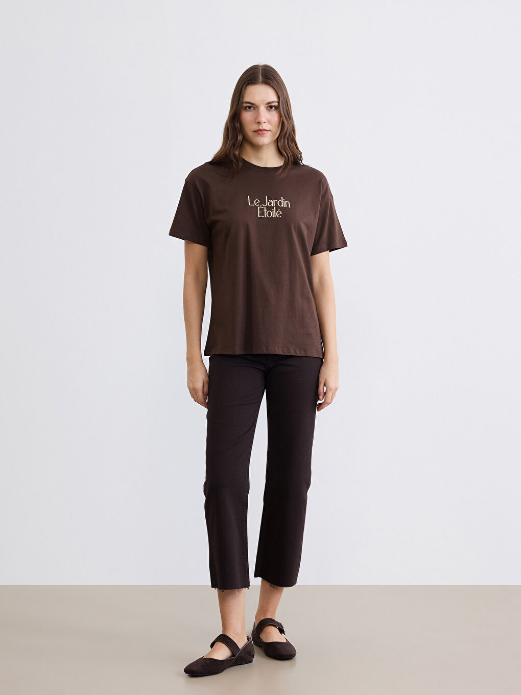 Kahverengi Bisiklet Yaka Baskılı Kadın Tişört-1