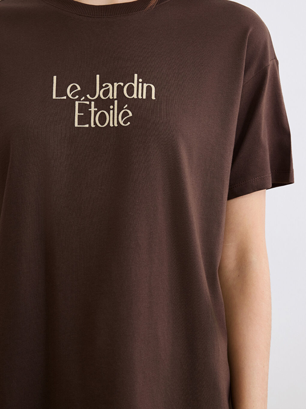 Kahverengi Bisiklet Yaka Baskılı Kadın Tişört-2