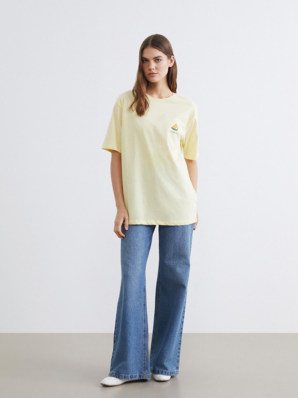 Sarı Bisiklet Yaka Baskılı Oversize Kadın Tişört-1