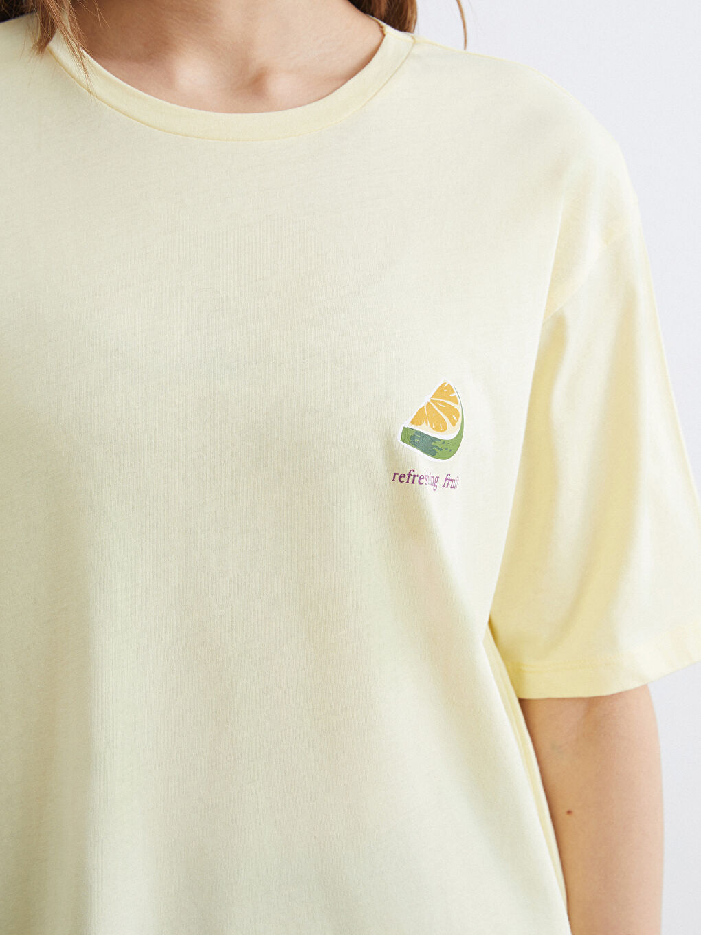 Sarı Bisiklet Yaka Baskılı Oversize Kadın Tişört-2