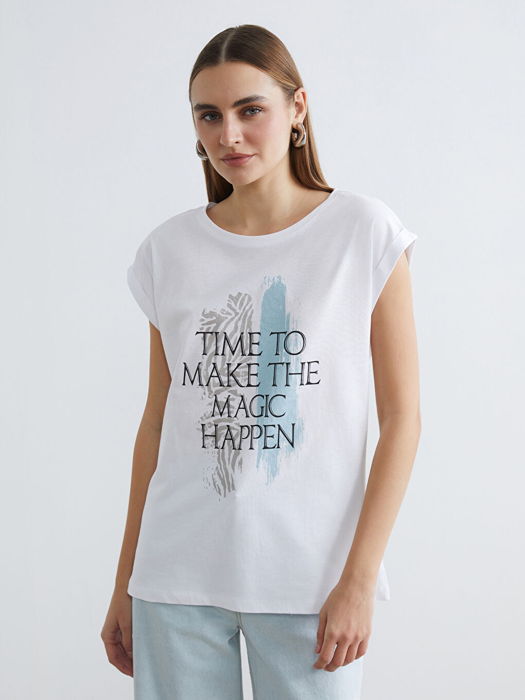 Beyaz Bisiklet Yaka Kadın Tişört