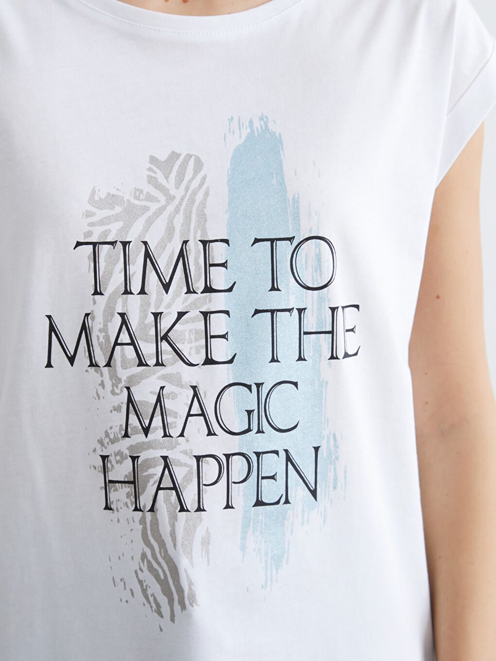 Beyaz Bisiklet Yaka Kadın Tişört-2