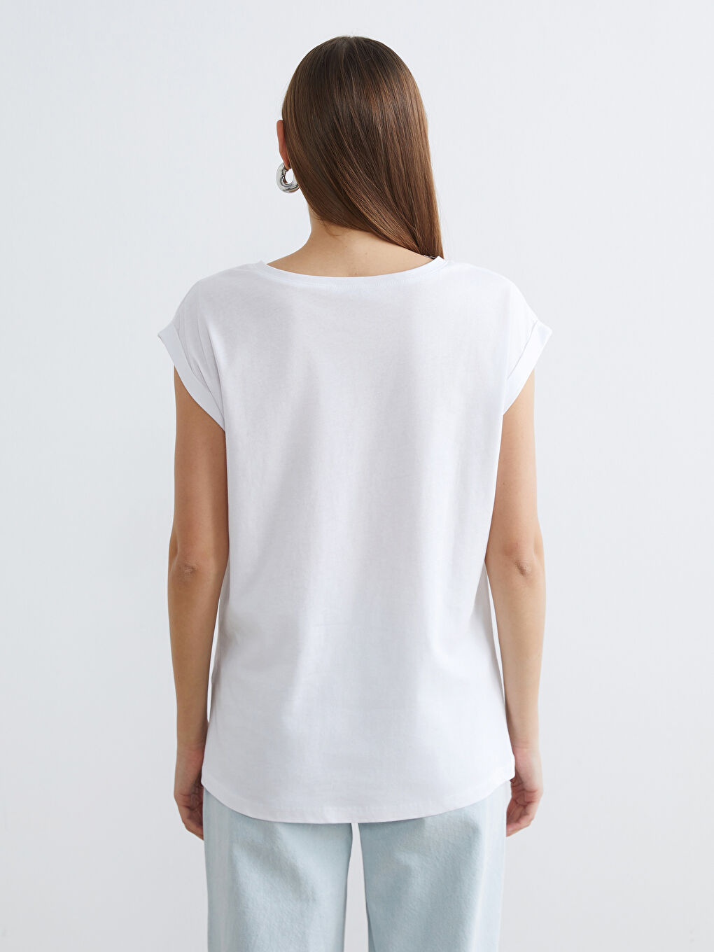 Beyaz Bisiklet Yaka Kadın Tişört-3