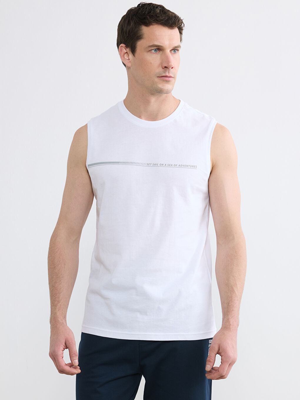 Beyaz Bisiklet Yaka Baskılı Erkek Kolsuz Tişört