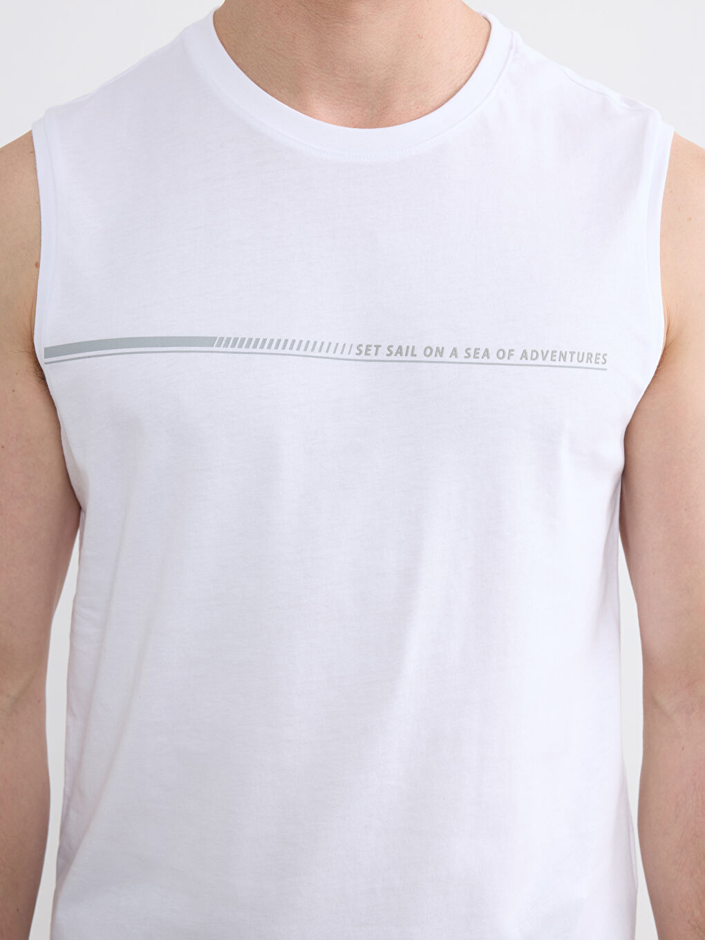 Beyaz Bisiklet Yaka Baskılı Erkek Kolsuz Tişört-2