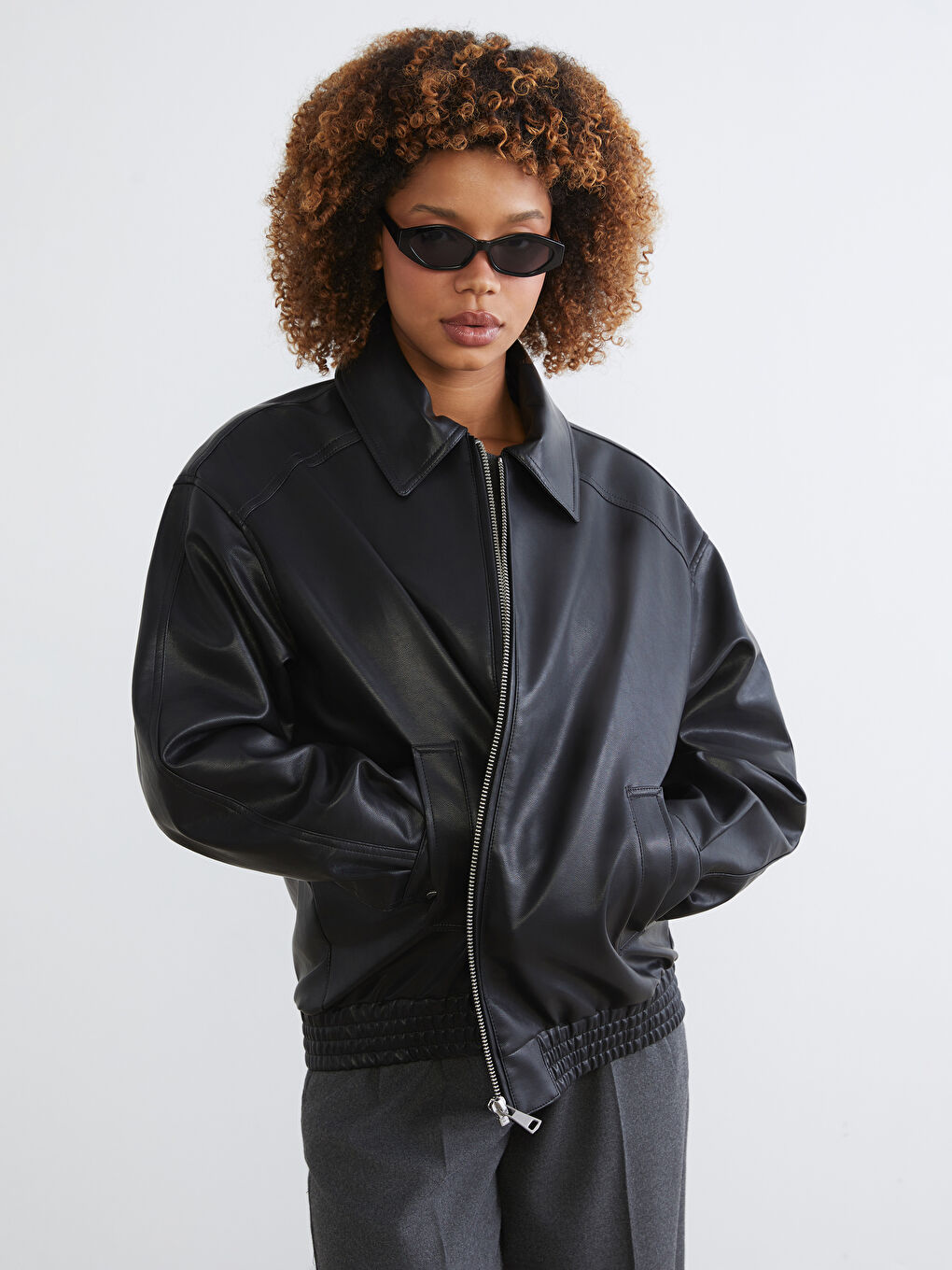 Siyah Gömlek Yaka Oversize Kadın Deri Görünümlü Ceket