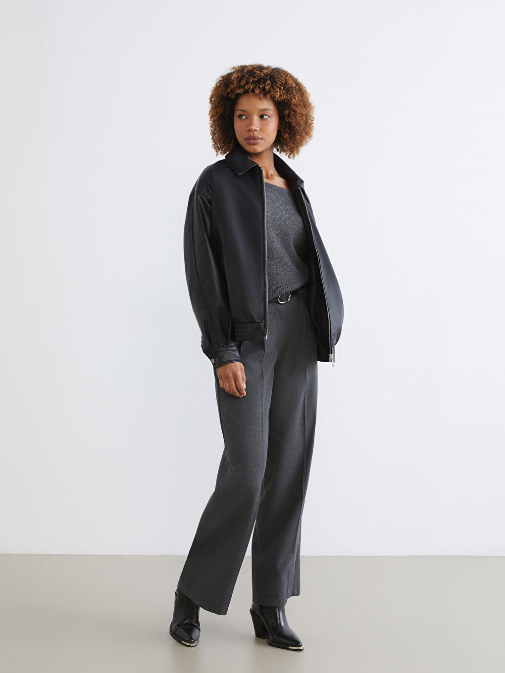 Siyah Gömlek Yaka Oversize Kadın Deri Görünümlü Ceket-1