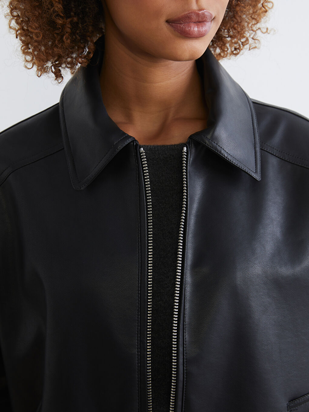 Siyah Gömlek Yaka Oversize Kadın Deri Görünümlü Ceket-2