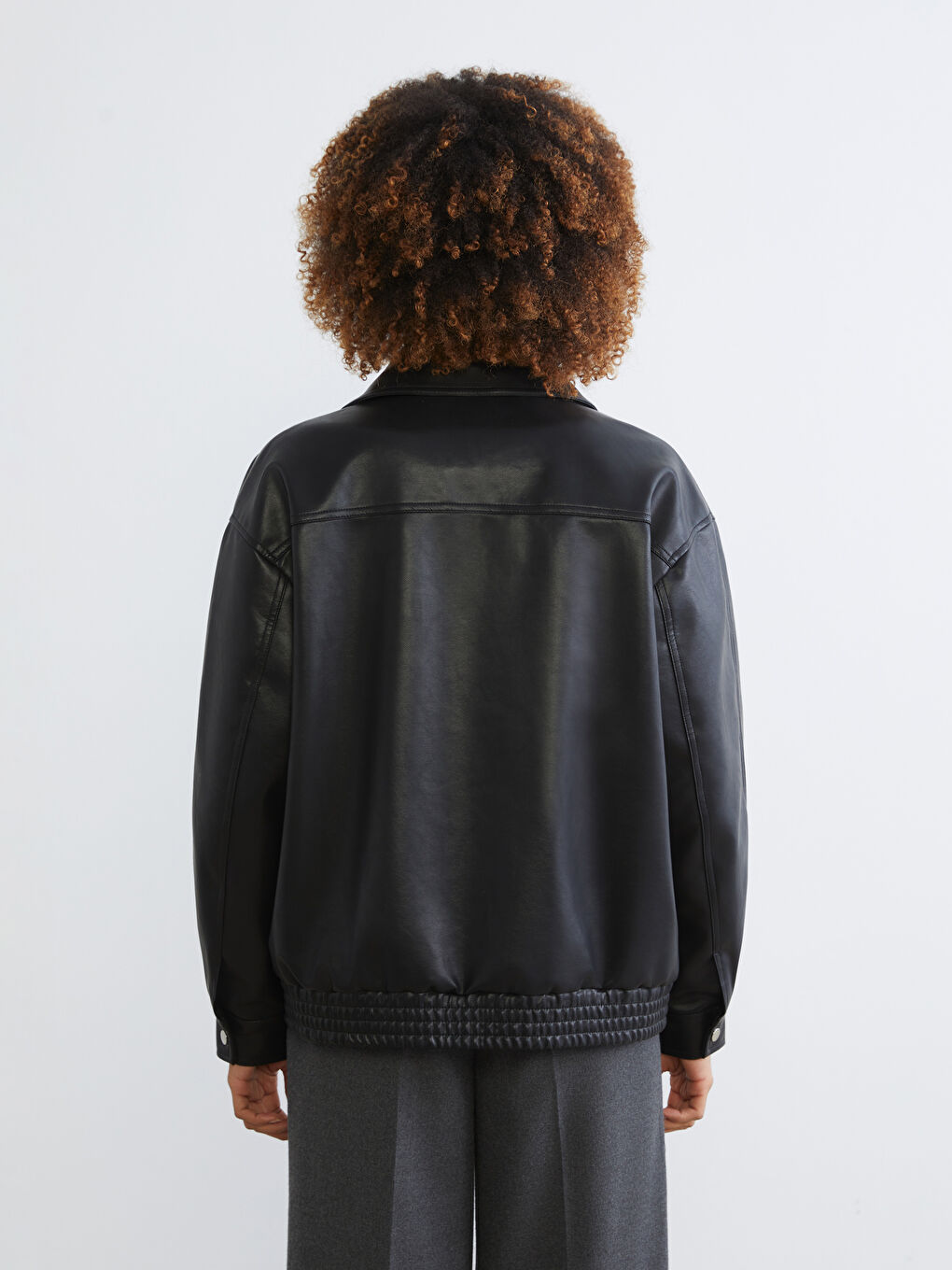 Siyah Gömlek Yaka Oversize Kadın Deri Görünümlü Ceket-4