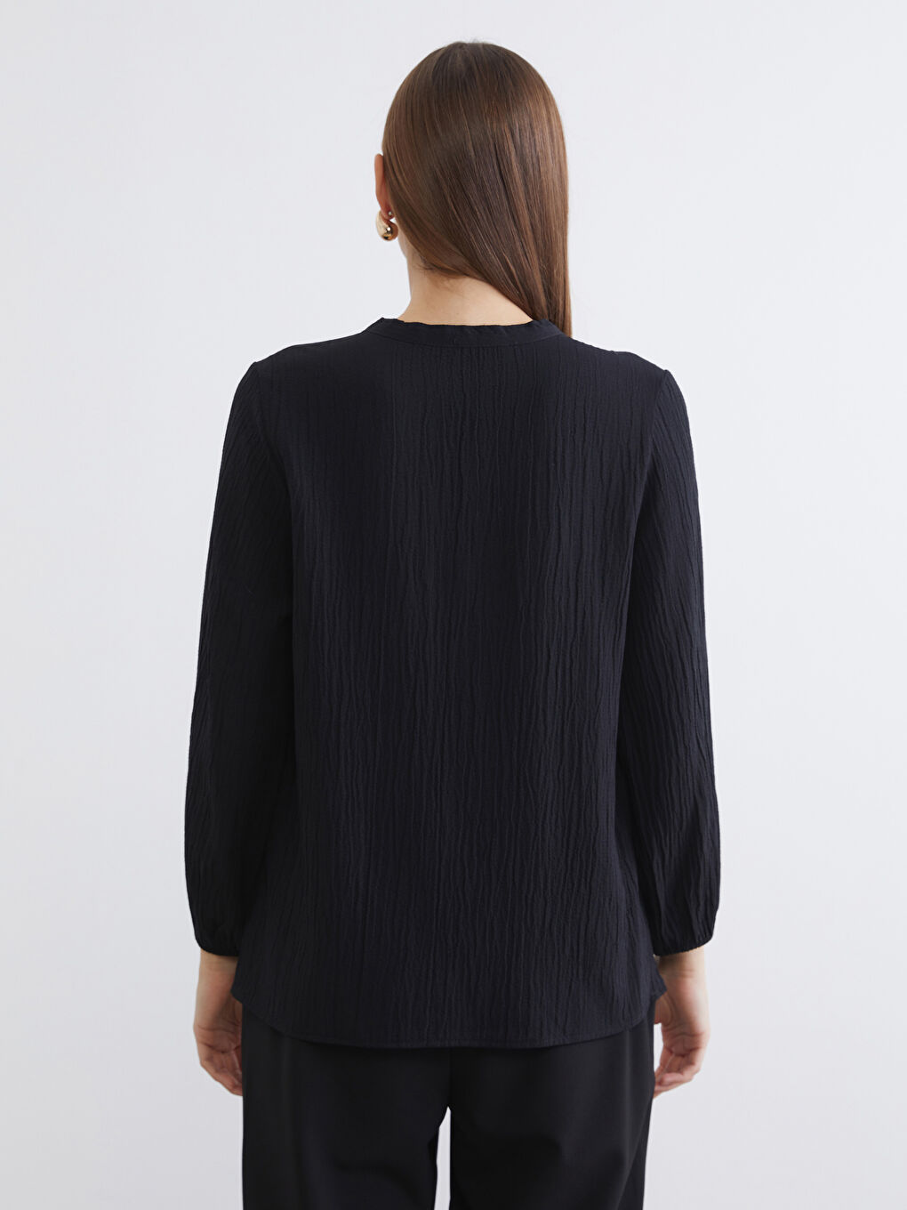 Siyah Bağlamalı Yaka Dokulu Bluz	-3