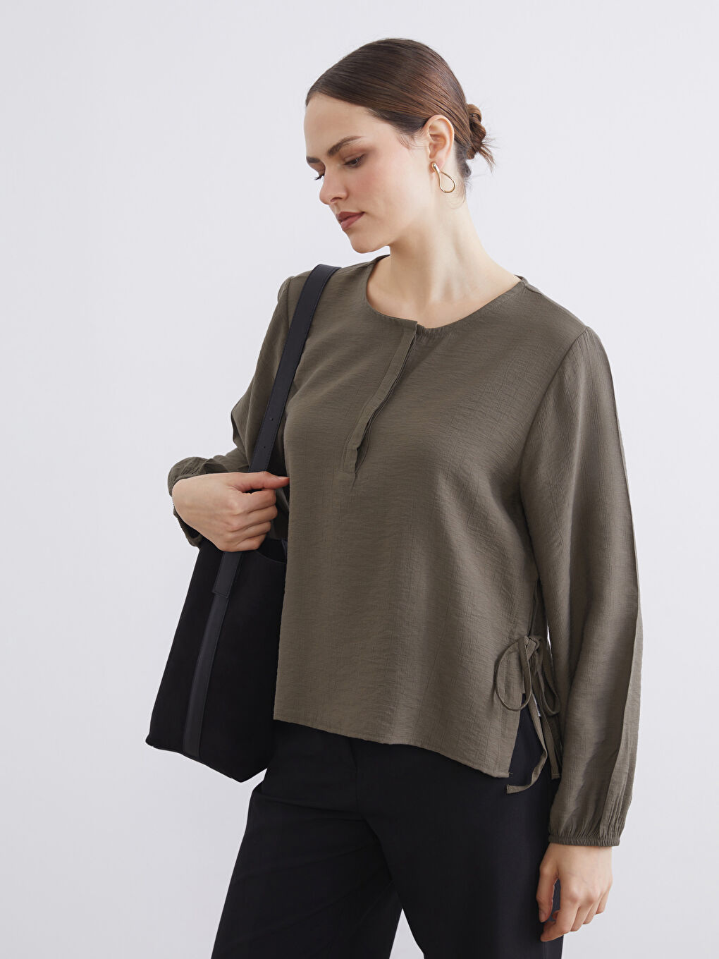 Haki Bisiklet Yaka Dokulu Bluz