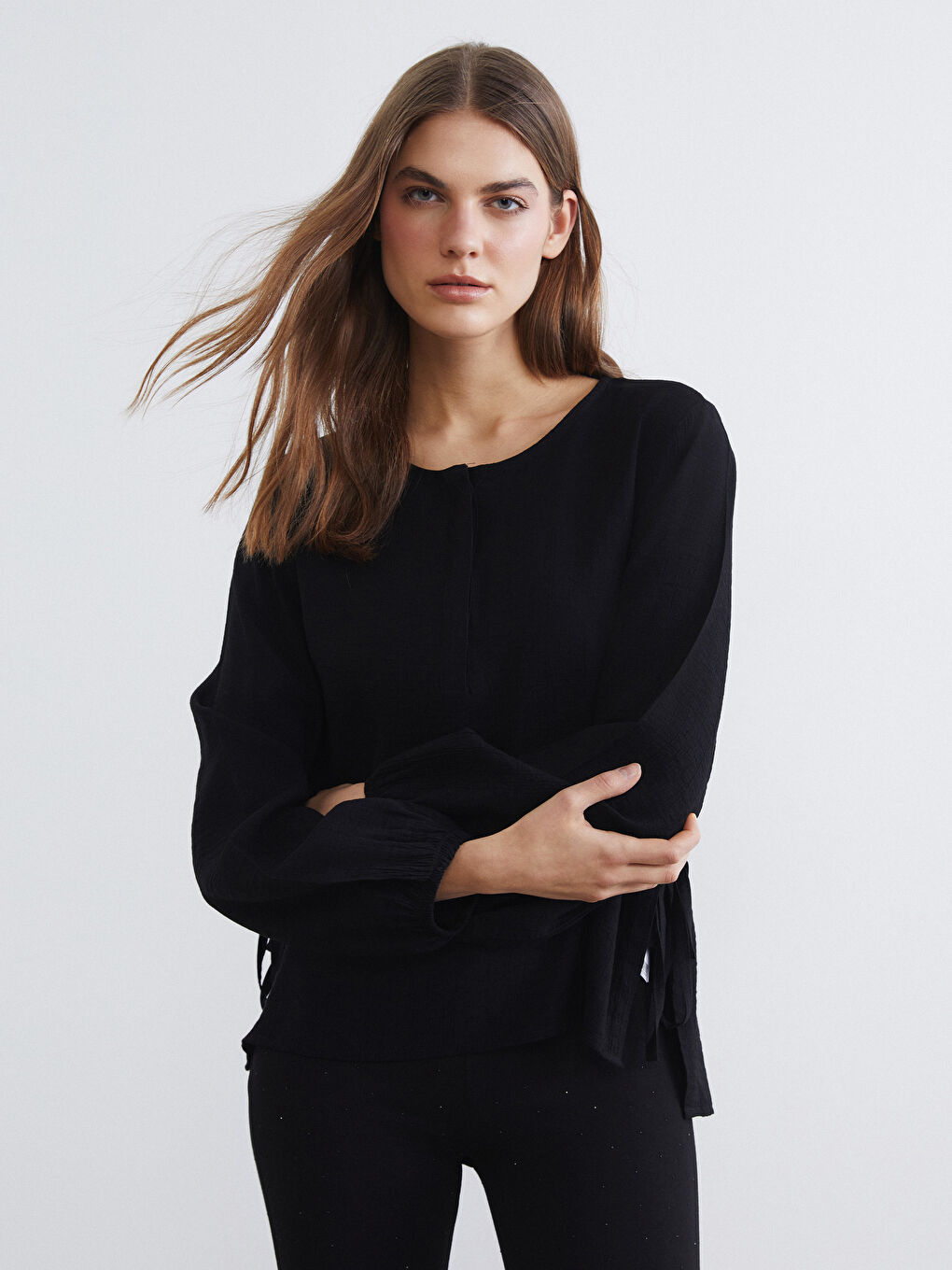 Siyah Bağlamalı Yaka Bluz