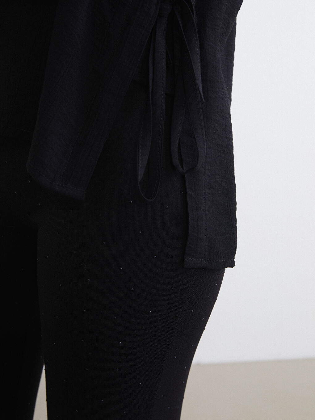 Siyah Bağlamalı Yaka Bluz-2